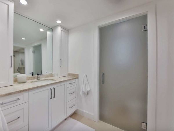 Beachfront Vacation Condo with Great Amenities